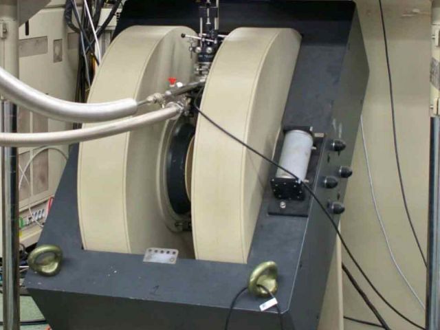 Q-Band Pulsed-EPR Spectrometer (Bruker)