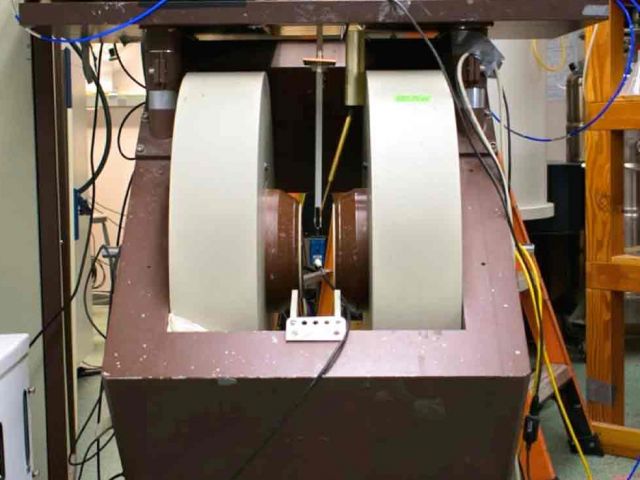 X-Band CW-EPR Spectrometer (Bruker)